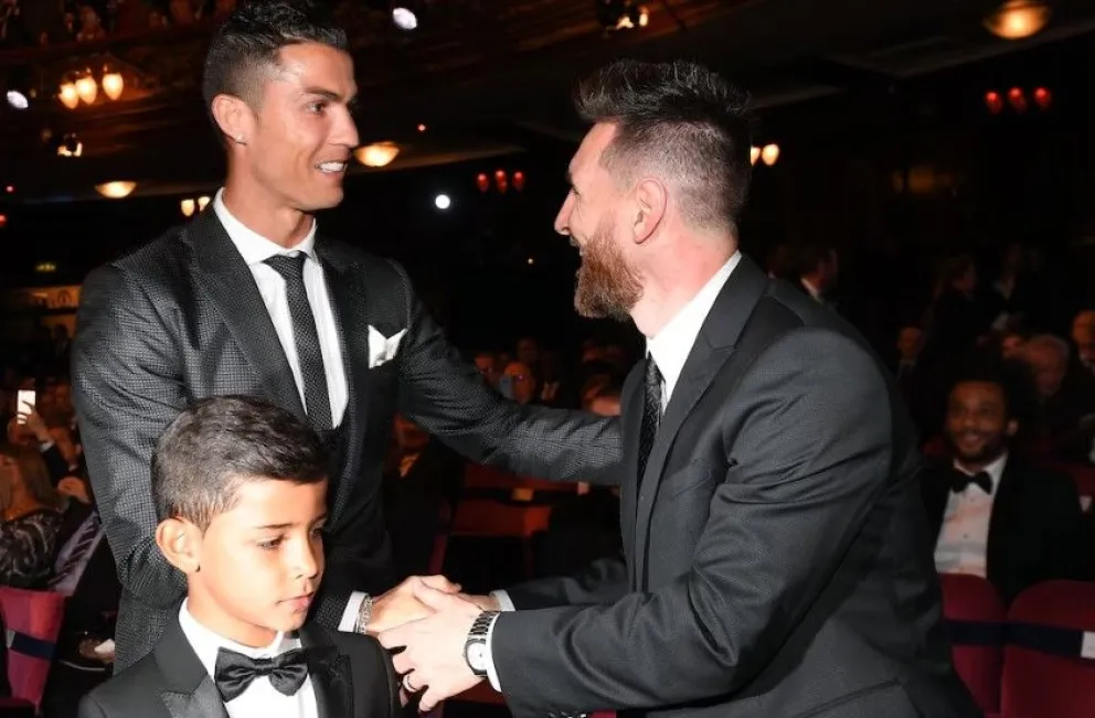 Juntos. Lionel Messi y Cristiano Ronaldo, en el 2017, en el Balón de Oro.