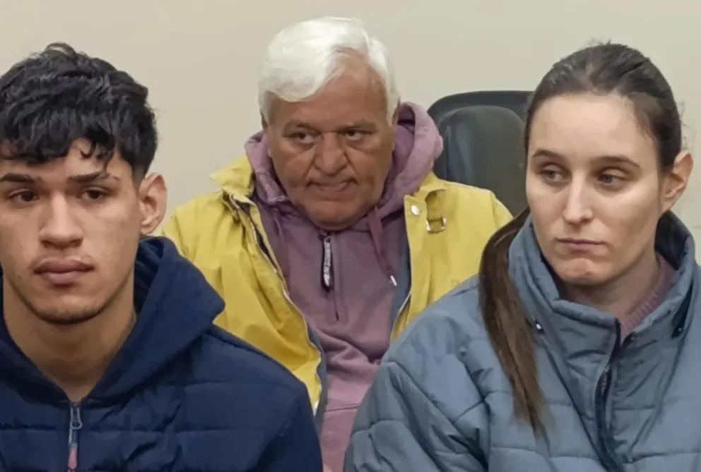 De izquierda a derecha, Ezequiel Garay, y Natalia Kolker, la mujer que chocó con el motociclista Máximo Tanten (fallecido). Foto 0264Noticias