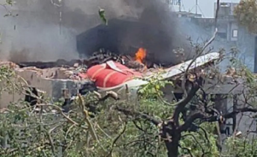 Un avión de Air India se estrelló poco después de despegar rumbo a Londres con más de 242 personas a bordo. 