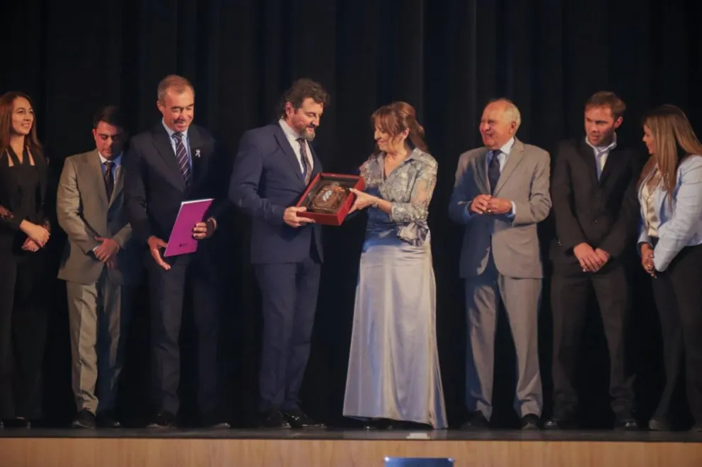 La Capital conmemoró un nuevo aniversario de su Fundación con un acto que destacó la identidad y el compromiso ciudadano. 