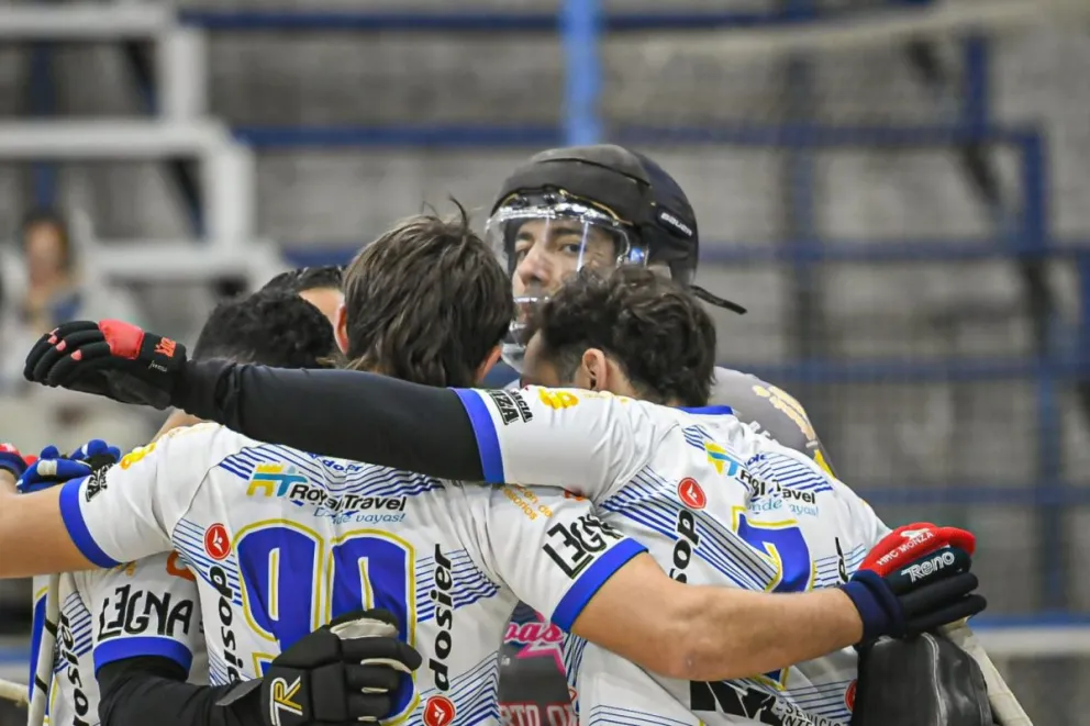 Los jugadores de Olimpia festejan la goleada.