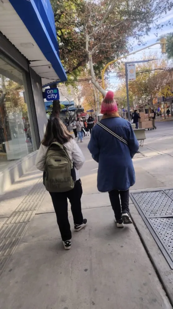 Con el descenso de las temperaturas, se intensificó la demanda de prendas térmicas en el comercio sanjuanino. 