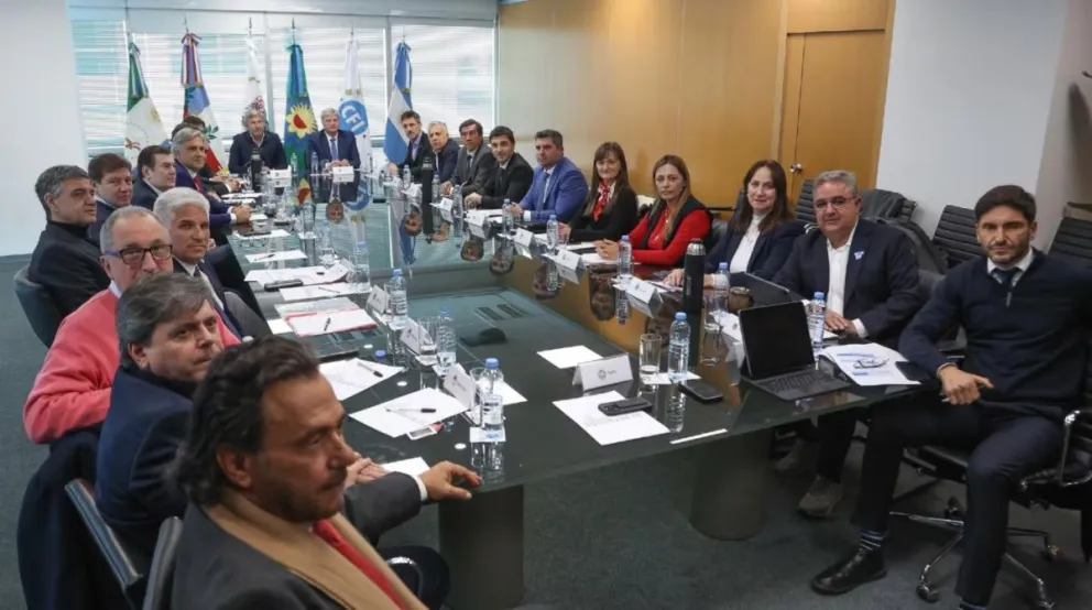 A cuatro meses de las elecciones, los gobernadores abren distintos frentes contra Milei por la coparticipación. 