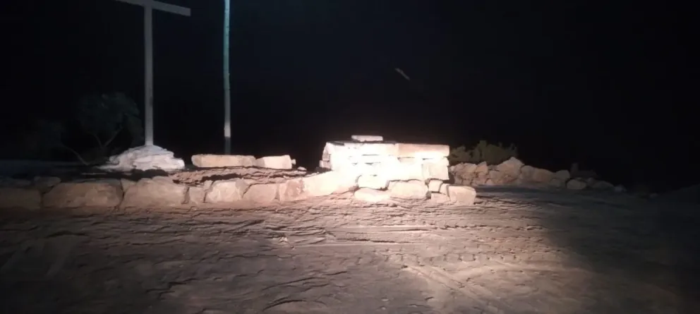 Sitio donde se colocará la placa en homenaje a los veteranos del conflicto del Canal de Beagle. 