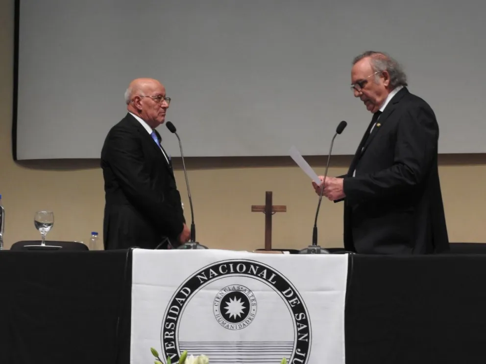  Tadeo Berenguer asumió su segundo mandato como rector de la Universidad Nacional de San Juan. Fotos 0264Noticias.