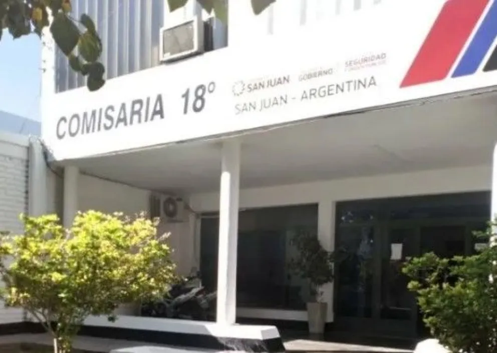 Denuncia. La familia de Neira realizó la exposición del caso en la Comisaría 18º.