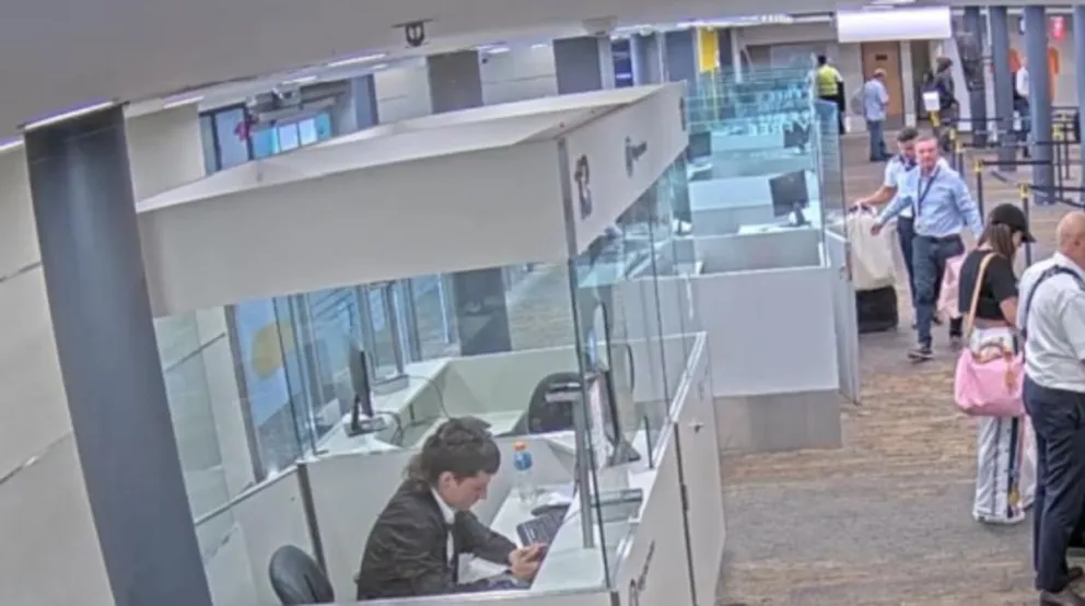 Mientras el Gobierno mantiene el silencio, la Aduana empezó una investigación interna por las valijas de Miami. 