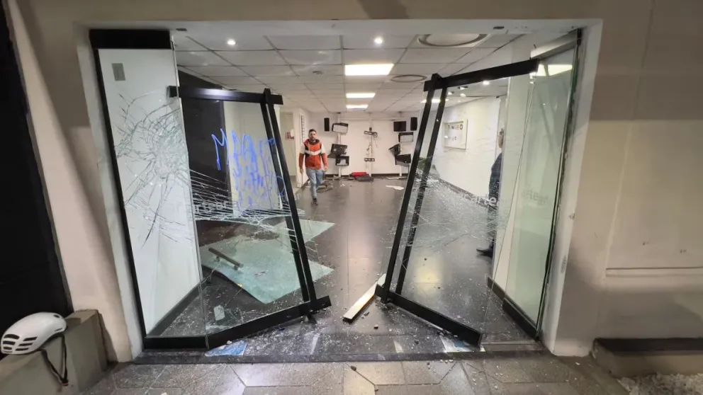 La Justicia imputó a tres dirigentes de La Cámpora por el ataque al edificio de TN y ElTrece. 