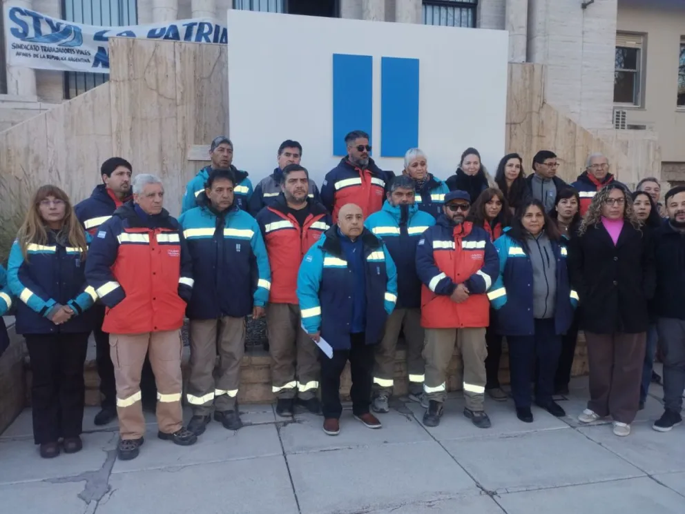 Tras el anuncio del cierre de Vialidad Nacional, los trabajadores se manifestaron en San Juan. 