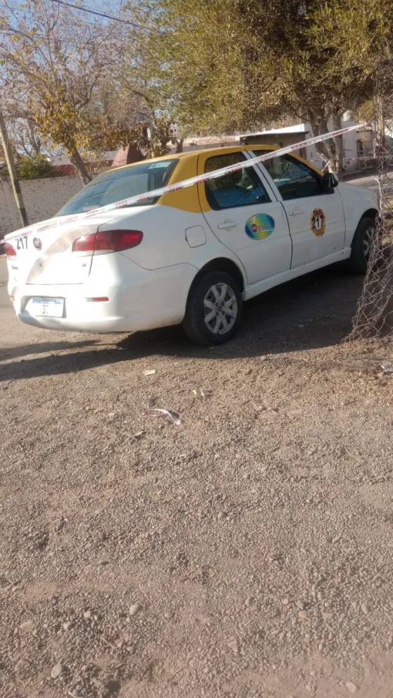 Siete delincuentes intentaron asaltar a un remisero y le dispararon en el cuello