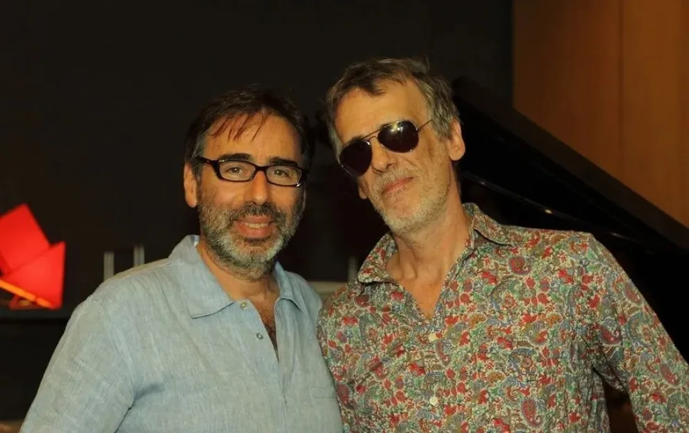 Leo Sujatovich, junto a Luis Alberto Spinetta. 