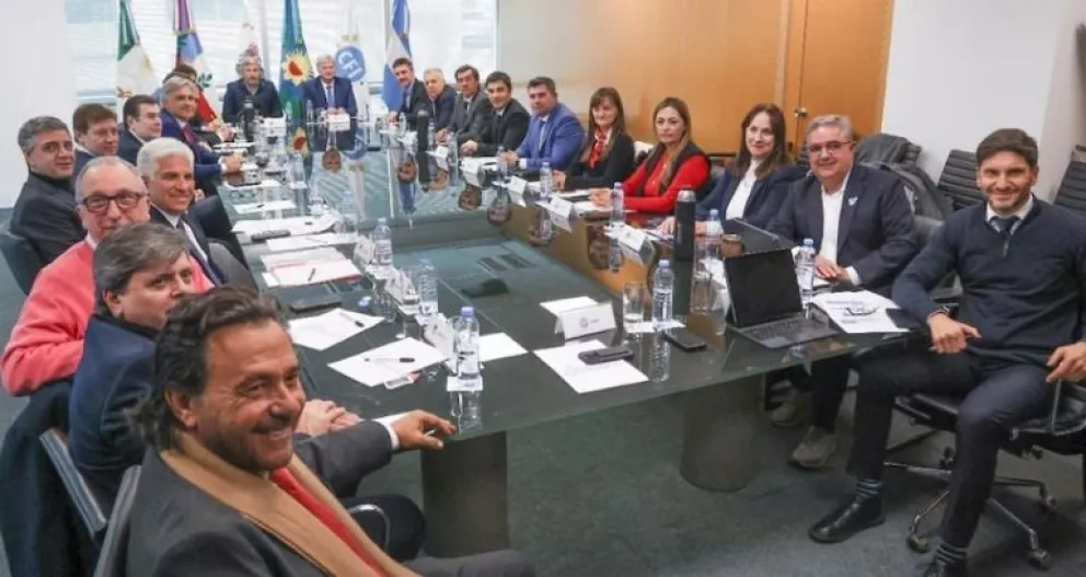 Fallidas. Los gobernadores mantuvieron reuniones con autoridades nacionales para tratar de llegar a un acuerdo con el reparto de fondos para mejorar la recaudación. Las tratativas fallaron y hubo una fuerte movida en el Senado.