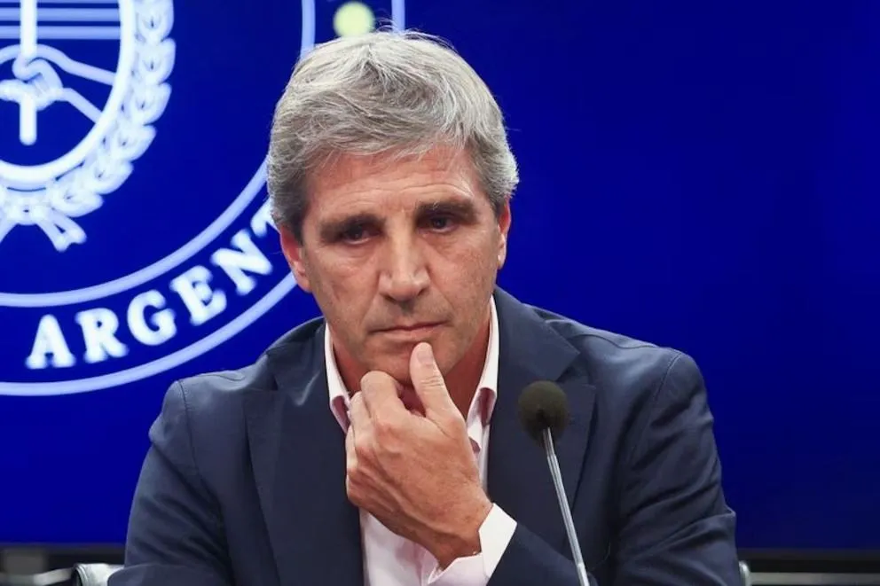 El Gobierno salió a ponerle un techo de $1.300 al dólar oficial para evitar un impacto sobre la inflación. 