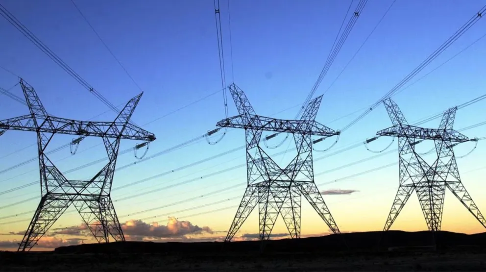 El Gobierno puso en marcha el proceso de privatización total de Enarsa: venta de activos y ocho meses de plazo. 