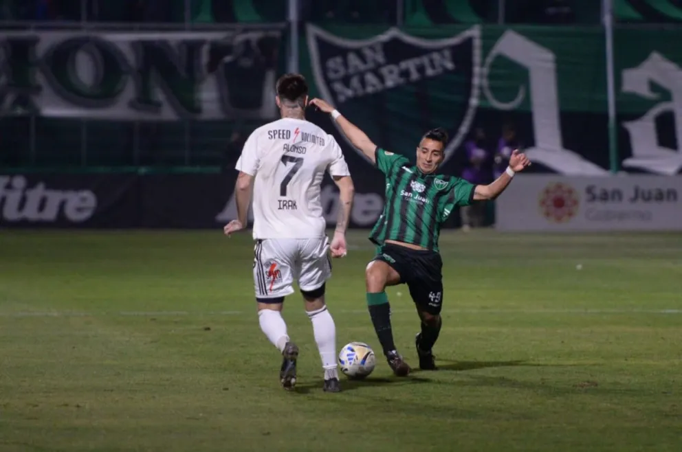 Afuera. Diego González, volante de San Martín, no estará ante el Canalla por un tema físico.
