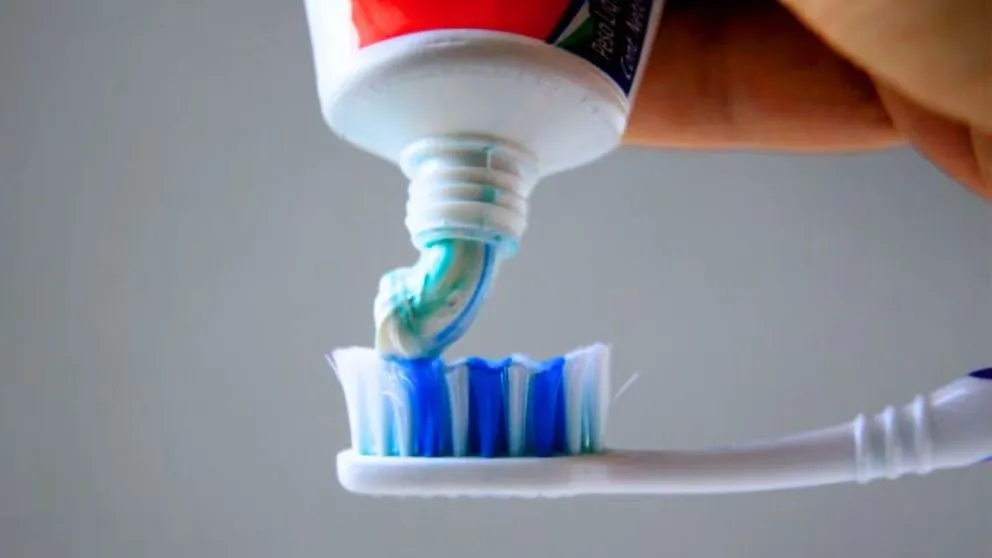 Colgate ofrece un recambio gratuito para la pasta dental prohibida por ANMAT: cómo hacerlo