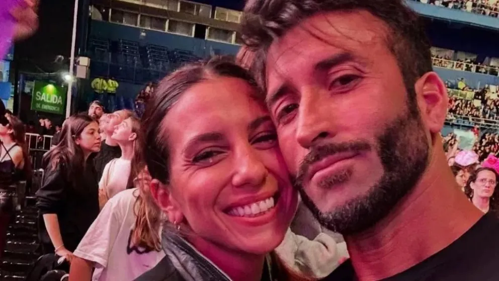 Escándalo con Cinthia Fernández y Roberto Castillo en un avión: discutieron con una pasajera. 