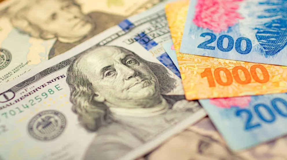 El dólar subió 7% en lo que va de julio, pero los analistas creen que no se trasladará a los precios. 