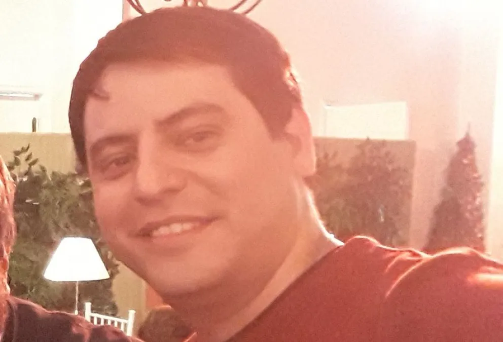 Un conocido periodista de rock murió en su casa tras asistir al recital de La Vela Puerca. 