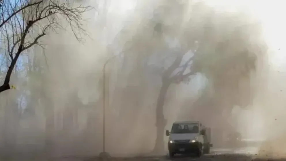 Suspenden las clases en tres departamentos por viento Zonda. 