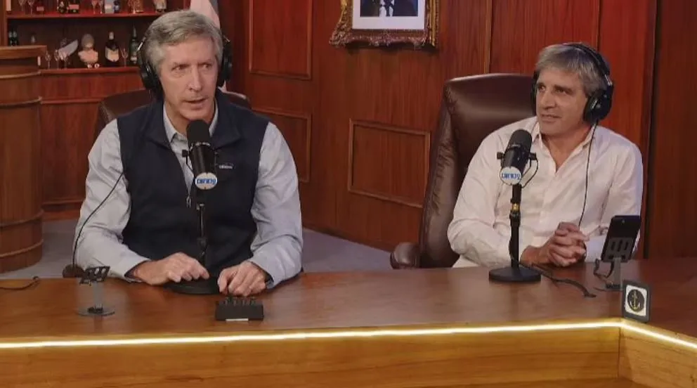 Caputo atribuyó la suba del dólar al “riesgo kuka”: “Algunos buscan cubrirse, pero no es nada que nos preocupe”. 