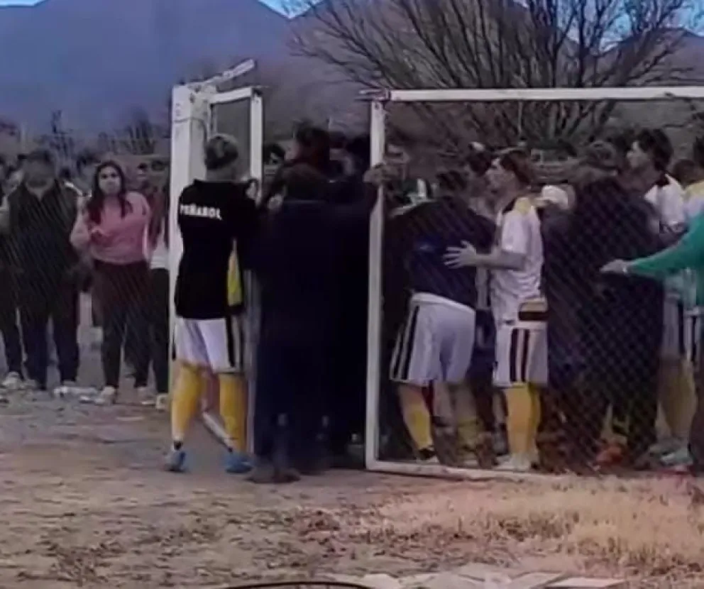 Fútbol jachallero: violento cierre en el partido entre Pampa Vieja y Peñarol. 