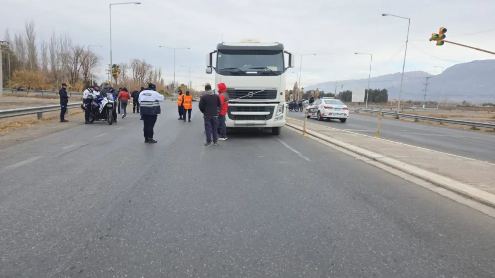 Muy peligroso. El cruce de Ruta 40 y Calle 11, donde ocurrió el accidente fatal.