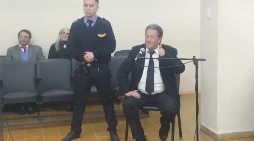 ¿Todo bien? El médico, Jorge Gil, cuando declaró en el juicio contra Mario Parisí y por el que ahora será juzgado por falso testimonio.