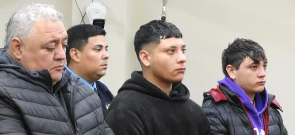 De izquierda a derecha: Gustavo Rolando Rodríguez y sus hijos, Gustavo y Rodrigo.