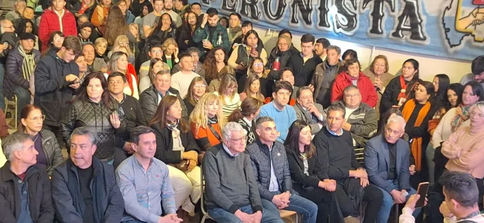 Ausencias. Al lanzamiento del frente que lidera el PJ faltaron cuatro intendentes, los que, además, son presidentes de Juntas Departamentales. Tampoco fue Sergio Uñac. Estuvieron juntos Cristian Andino, José Luis Gioja y Fabián Gramajo.