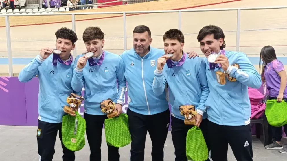 Persecución por equipos masculino: Ramiro Videla Páez, el último de izquierda a derecha. 