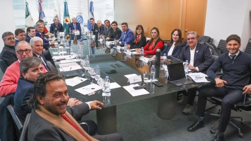 Cónclave. Los gobernadores, incluyendo al sanjuanino Marcelo Orrego, en una reunión del Consejo Federal de Inversiones.