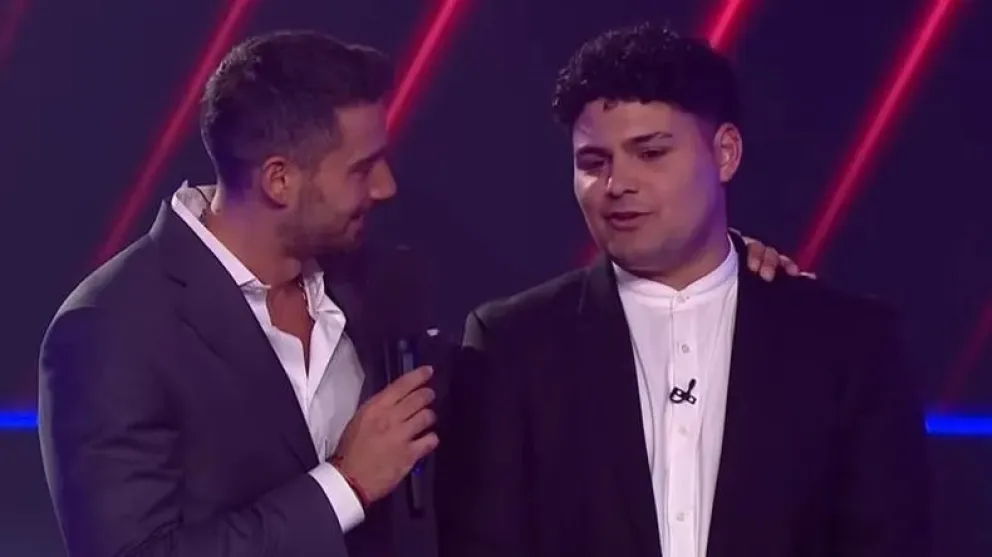 Eduardo Desimone vuelve al team Luck Ra y sigue en carrera en La Voz Argentina. 