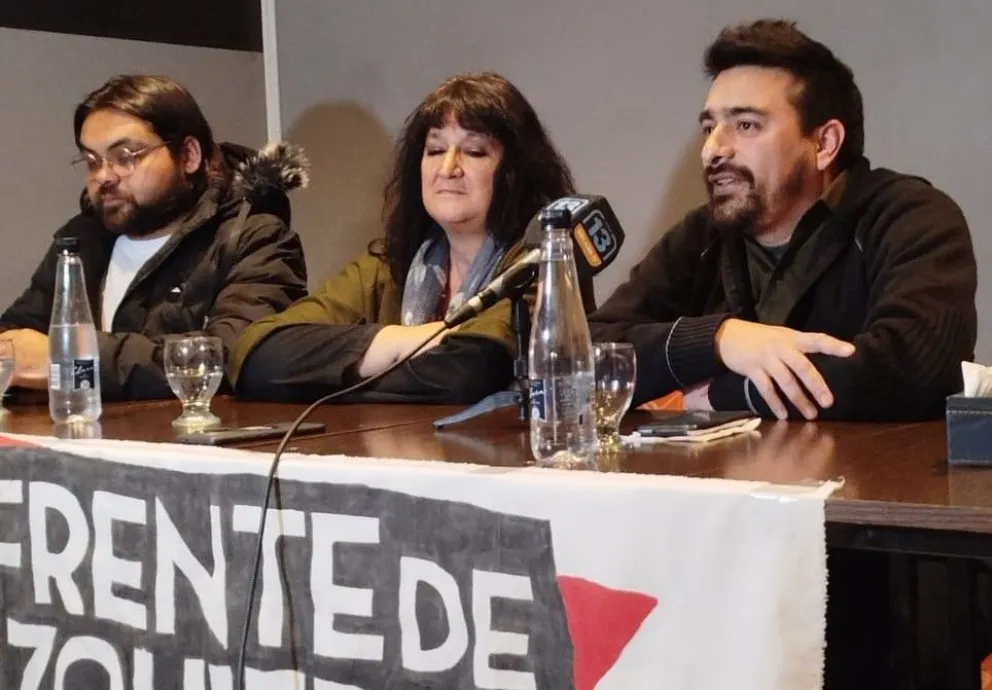 Titulares. Desde la derecha, Cristian Jurado (Nueva Izquierda), Gloria Cimino (Izquierda Socialista) y Lucas Casciaro (Partido Obrero). También obtuvo un lugar el PTS, con Mauricio Nuñez como candidato suplente en segundo término.