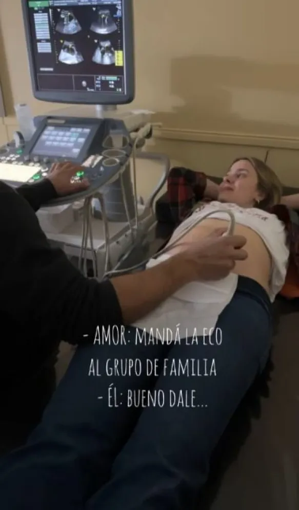 Emilia Colombo compartió una divertida ecografía de su bebé con humor futbolero. 