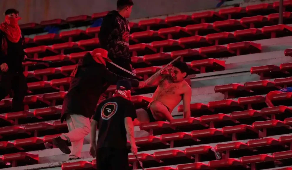 El comunicado de la Conmebol tras la barbarie en Independiente-Universidad de Chile que obligó a la cancelación del juego.