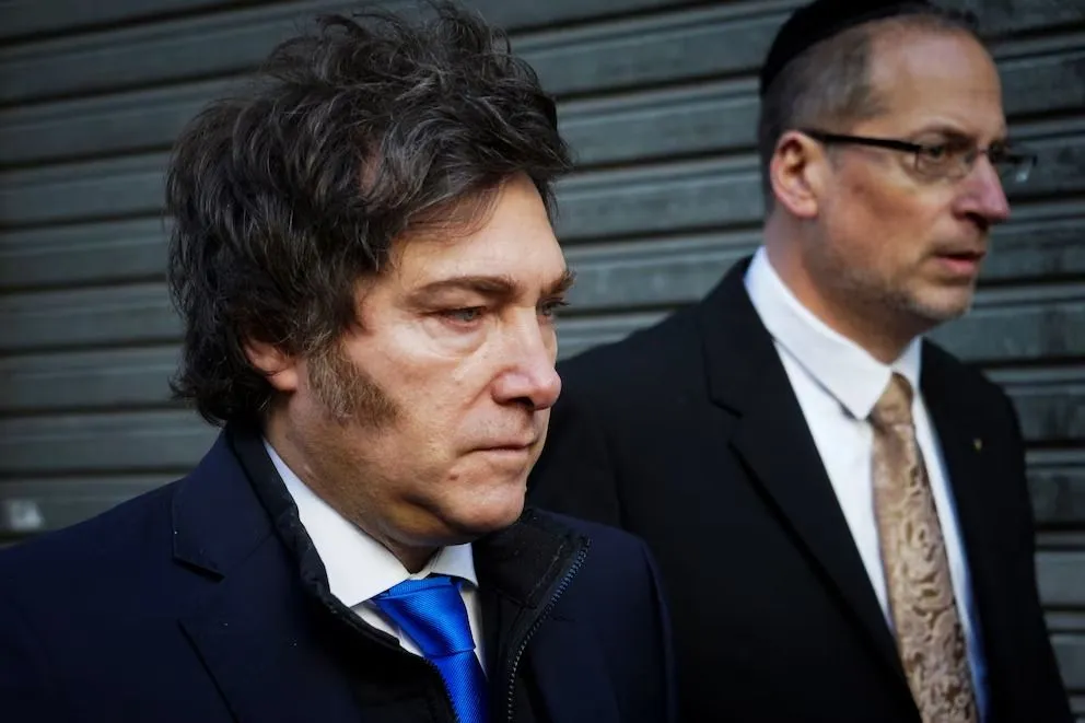 Horas cruciales en el Gobierno: el escándalo de las coimas, la urgencia por llegar a octubre y la presión para relanzar la gestión tras las elecciones.