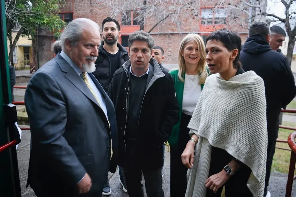 El gobierno bonaerense contestó las críticas de Máximo Kirchner y reavivó la interna en el PJ. 