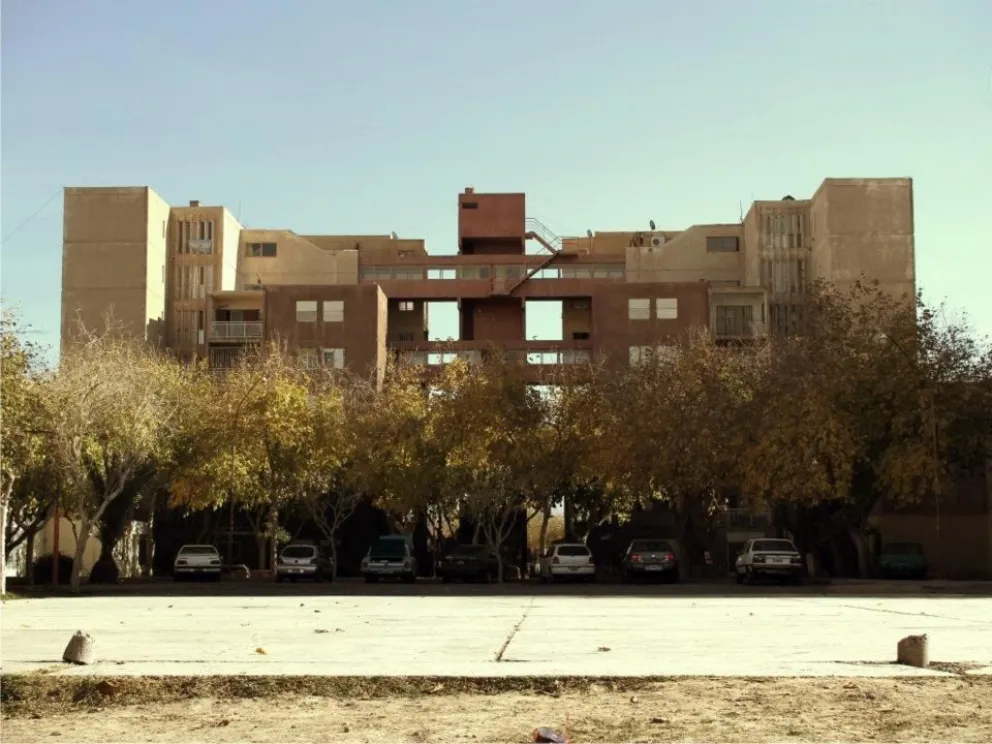 Encontraron a una mujer que creen que llevaba 15 días muerta en su departamento. 