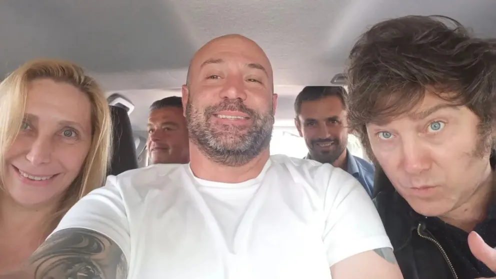 Muy cercano. Diego Spagnuolo, junto a los hermanos Milei, Javier y Karina.