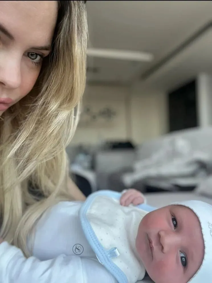 Alejandra Maglietti compartió las primeras fotos de su bebé: "Estamos hipnotizados". 