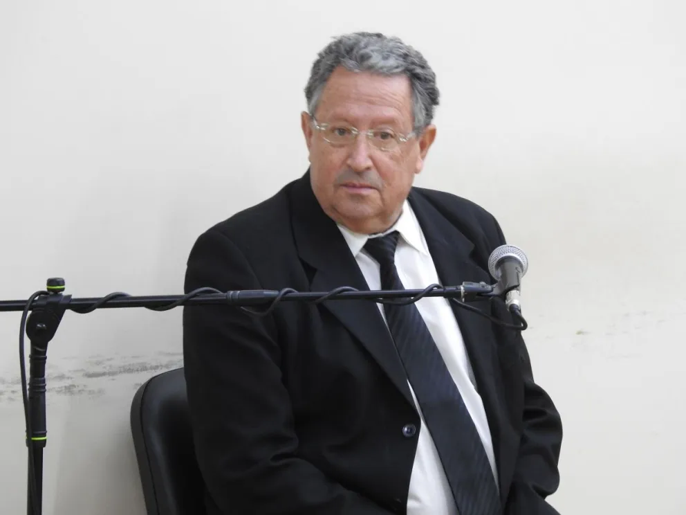 Jorge Gil, molesto por la presencia de la prensa. Fotos: 0264Noticias