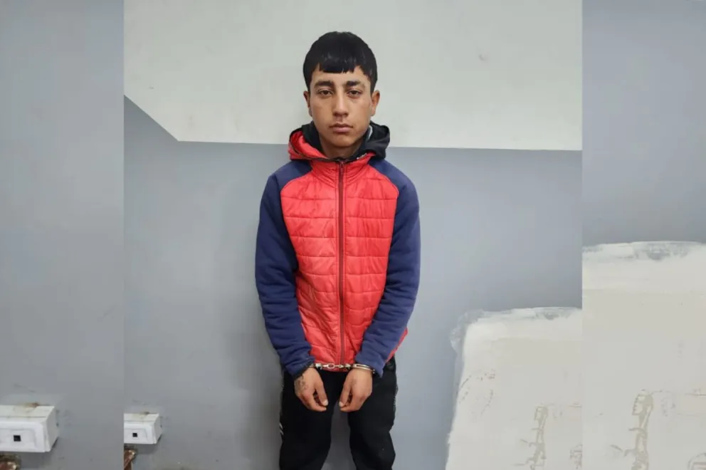 Uno de los tres sujetos que le robaron a un remisero en el barrio Teresa de Calcuta, en Pocito.