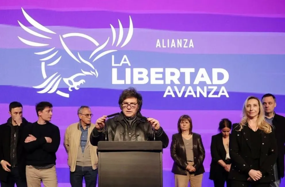 Javier Milei convocó a reunión de Gabinete tras el duro traspié electoral bonaerense. 