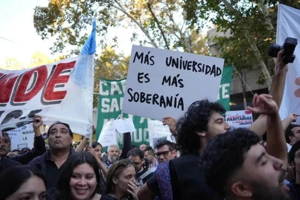 Tras el veto de Milei, la Federación Universitaria se moviliza: “Somos un sector castigado por la crisis económica y política, cada día cuesta más estudiar”.