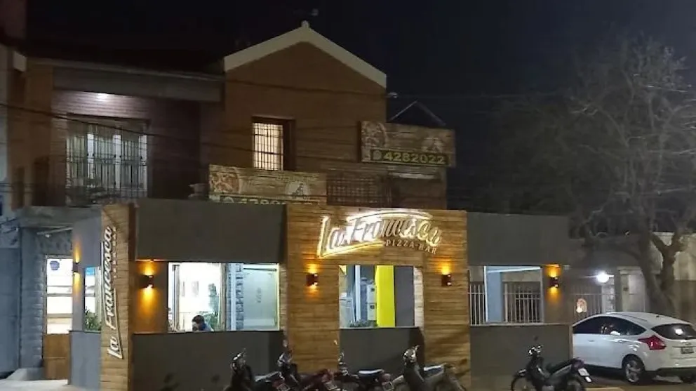 Buscaban pruebas por una denuncia laboral y se toparon con un arma y marihuana en un restobar de Rawson.