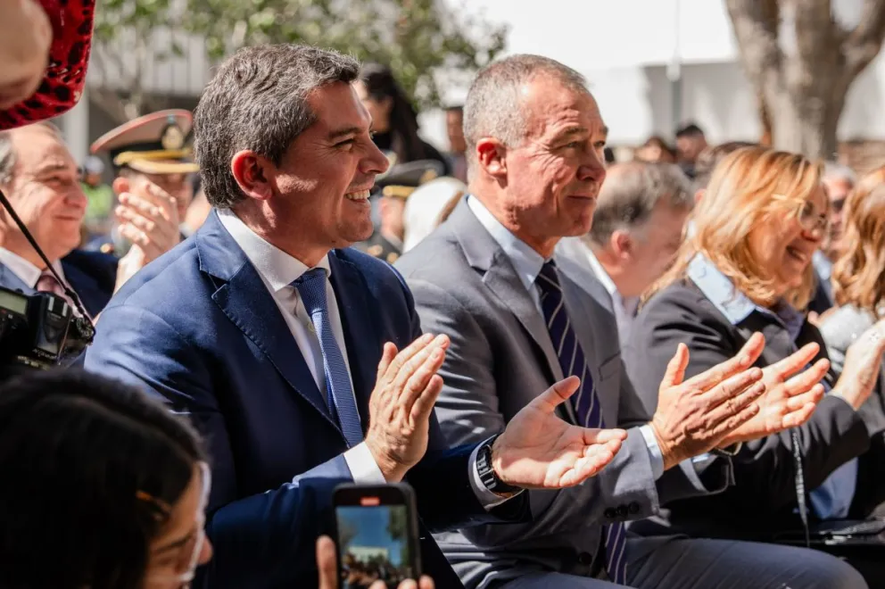 Postura. El gobernador Orrego criticó el veto presidencial contra la ley de financiamiento universitario, lo que se produjo justo el día del Maestro. Estuvo en el acto junto a su vice y candidato a diputado nacional, Fabián Martín.