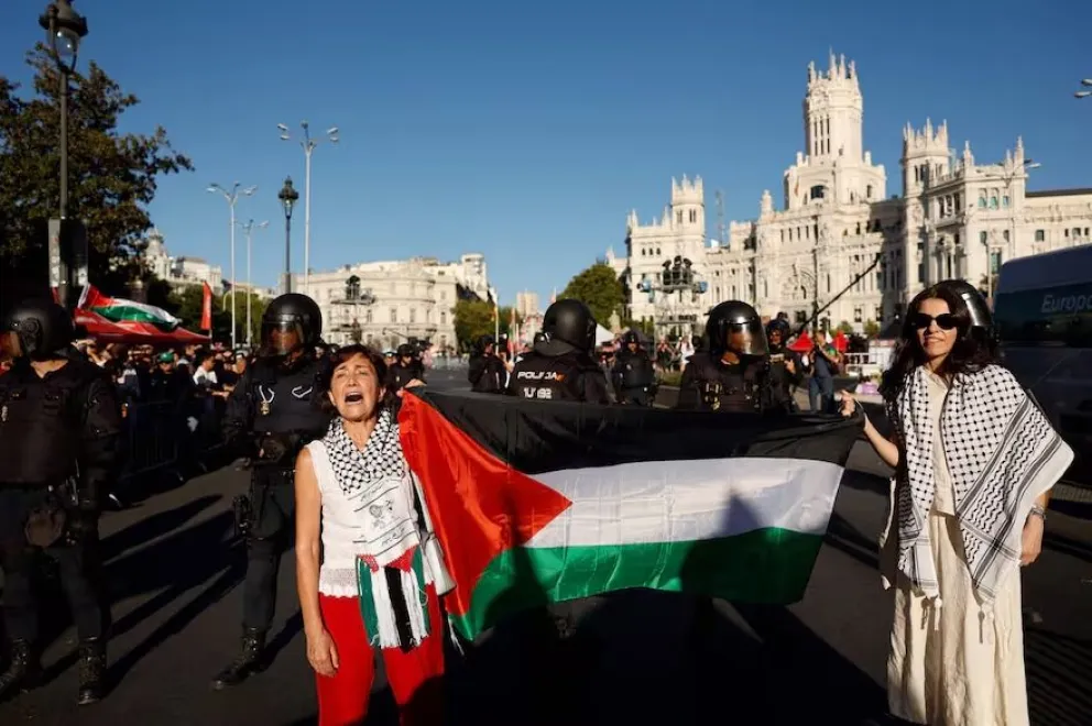 La Vuelta a España fue interrumpida por enfrentamientos entre policías y manifestantes propalestinos.