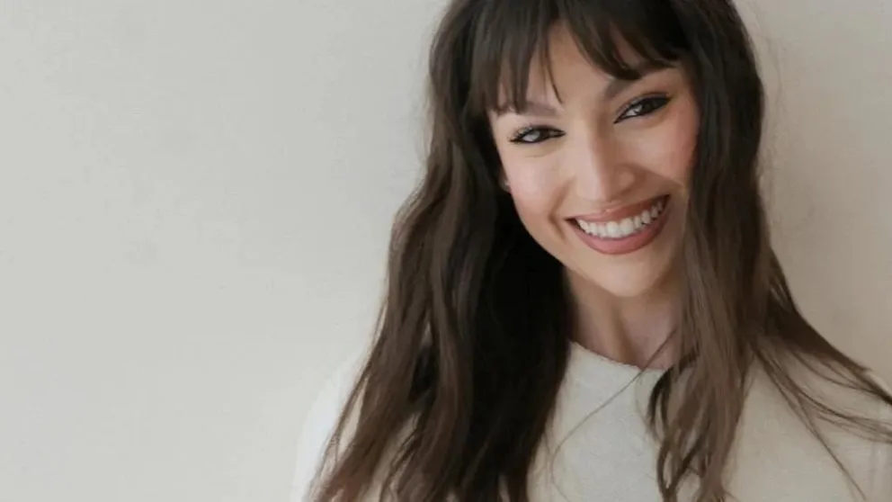 Días después de anunciar su embarazo, Úrsula Corberó posó feliz con su pancita en primer plano. 