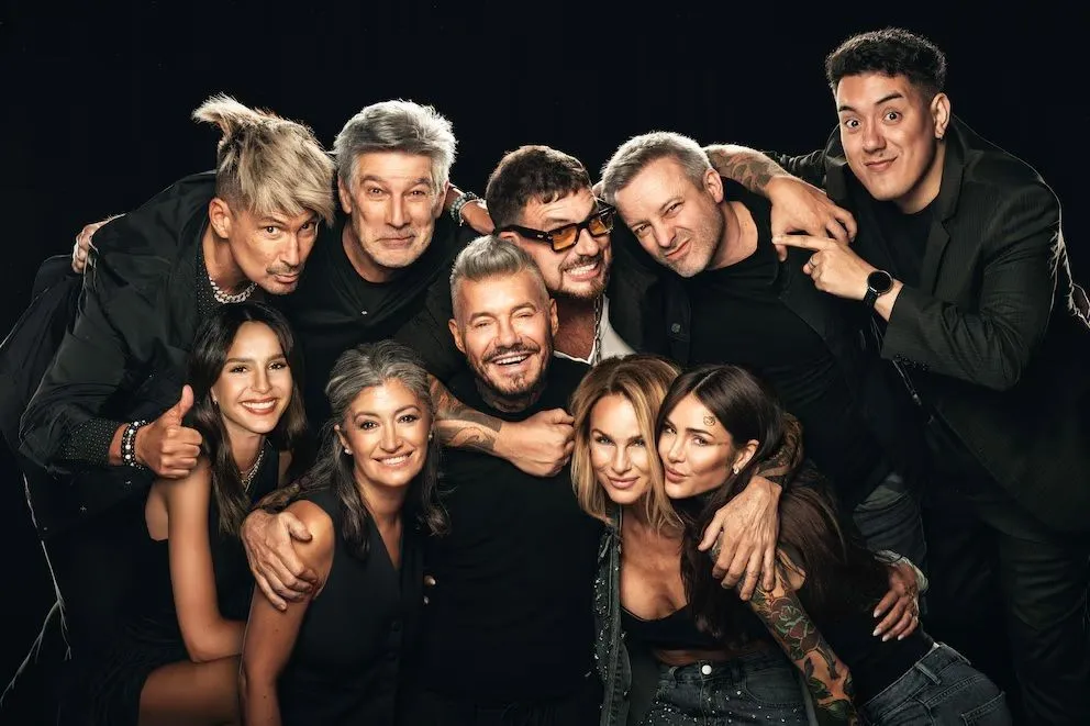 Marcelo Tinelli y el equipo de Estamos de Paso: El Tirri, Pachu Peña, Fede Bal, Seba Almada, Iván Ramírez, Juanita Tinelli, Carla Conte, Sabrina Rojas y Cande Tinelli.